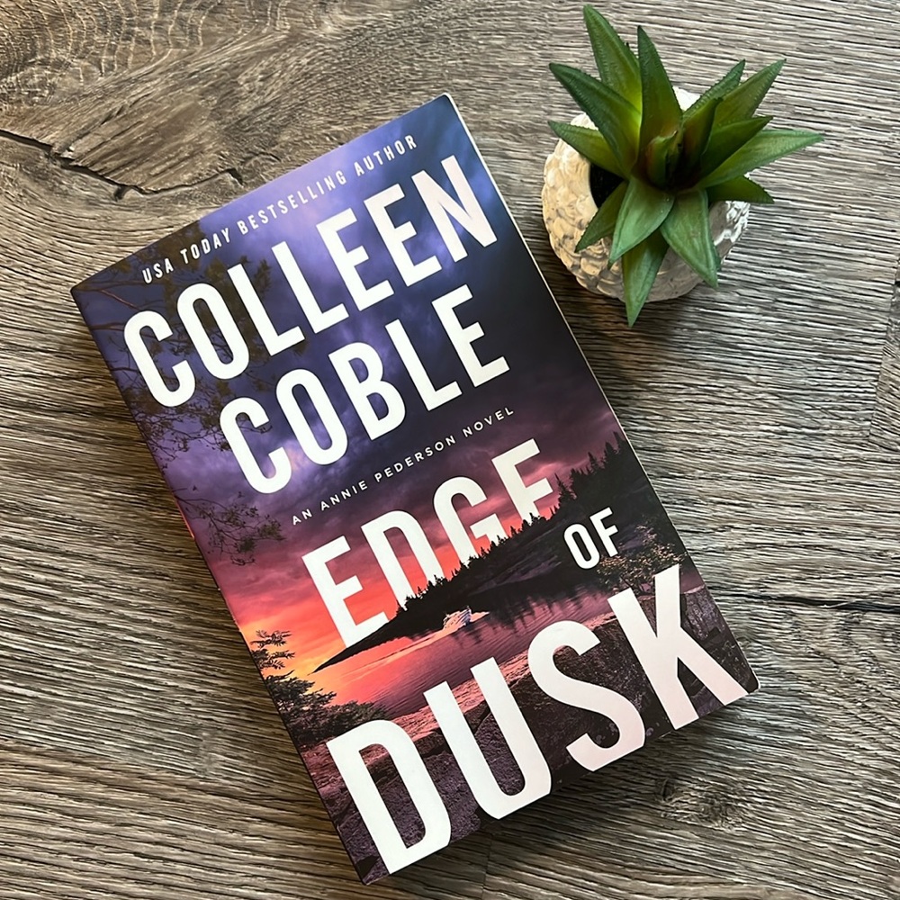 📚 SPECIAL!! 3/$21 BOOKS!! Colleen Coble- Edge of Dusk, an Annie Pederson…